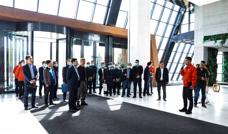 <b>中國(guó)工程院院士，吳忠儀表黨委書記、董事長(zhǎng)馬玉山一行蒞臨寧夏鋼鐵集團(tuán)參觀</b>